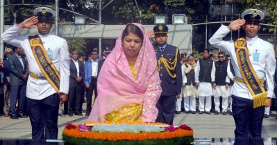 বঙ্গবন্ধুর প্রতিকৃতিতে স্পিকারের শ্রদ্ধা নিবেদন