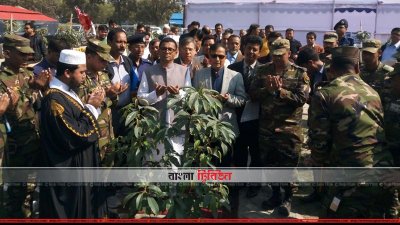 ডিএনডি এলাকার নিষ্কাশন ব্যবস্থার উন্নয়ন শীর্ষক প্রকল্পের ২য় পর্যায়ের কাজের উদ্বোধন শেষ মোনাজাতে পানিসম্পদ প্রতিমন্ত্রী (ছবি&ndash; প্রতিনিধি)