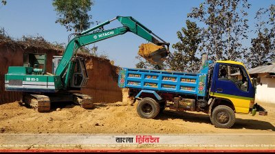 পাহাড়ের মাটিতে চলছে রাস্তা নির্মাণের কাজ