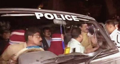 কলকাতার পুলিশ কমিশনারের বাসায় সিবিআই-এর 'নাটকীয় হানা', মমতার ক্ষোভ