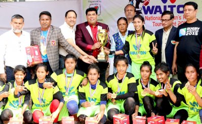 ট্রফি হাতে চ্যাম্পিয়ন ঠাকুরগাঁও