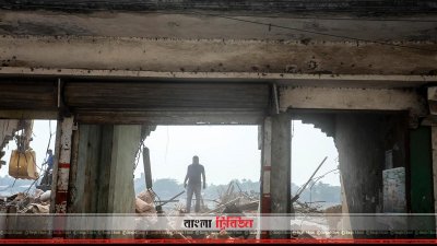 ভারি স্থাপনাও ভাঙা হয়েছে