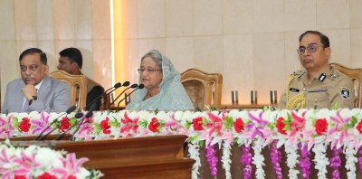 পুলিশের ঊর্ধ্বতন কর্মকর্তাদের উদ্দেশে বক্তব্য রাখেন প্রধানমন্ত্রী