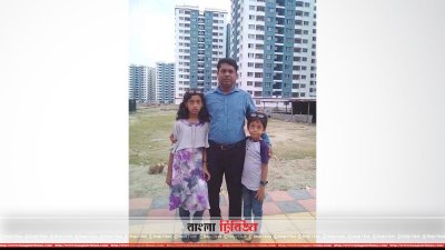 বা ও ভাইয়ের সঙ্গে ফাইজিয়া তাহমিনা সূচি (ছবি: শেখ জাহাঙ্গীর আলম)