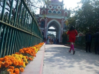 ফুলে-ফলে সুশোভিত নাটোরের উত্তরা গণভবনে দর্শনার্থীদের ভিড়