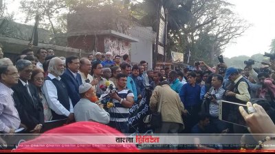 জাতীয় প্রেস ক্লাবের সামনে মানববন্ধনে বক্তব্য রাখেন আ স ম আব্দুর রব