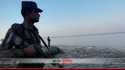 সীমান্তে সতর্ক বিজিবি সদস্যরা (ছবি&ndash; প্রতিনিধি)