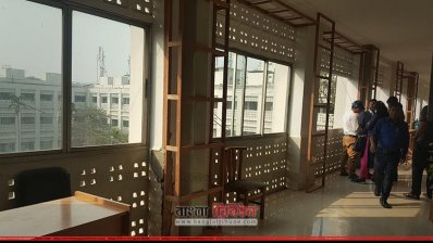 বাণিজ্য মন্ত্রণালয়ের বারান্দায় চলছে সংস্কার