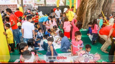 শিশুপ্রহরের উচ্ছ্বাস দেখতে মেলায় মার্কিন রাষ্ট্রদূত (ফটো স্টোরি)