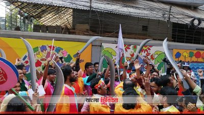বিশ্বসাহিত্য কেন্দ্রের র&zwnj;্যালিতে সদস্যরা