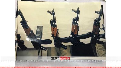আর্জেস গ্রেনেডের সঙ্গে উদ্ধার করা অস্ত্র