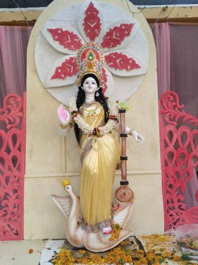 জবিতে আড়ম্বরপূর্ণ আয়োজনে বিদ্যাদেবীর পূজা