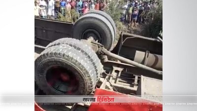 পিকনিকের বাস খাদে পড়ে স্কুলছাত্রী নিহত