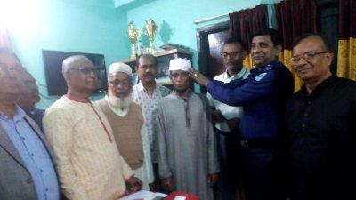 মাদক ব্যবসা বন্ধ করাতে টুপি-তসবিহ উপহার!
