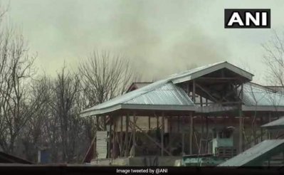 কাশ্মিরে পুলিশের গুলিতে নিহত ২