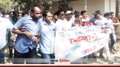 ডাকসু নির্বাচন: সাত দফা দাবিতে ছাত্রদলের বিক্ষোভ