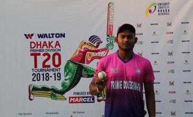 হ্যাটট্রিক করেও দলকে জেতাতে পারেননি মানিক খান