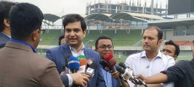 সংবাদ মাধ্যমের সঙ্গে কথা বলছেন সিসিডিএম চেয়ারম্যান কাজী ইনাম আহমেদ