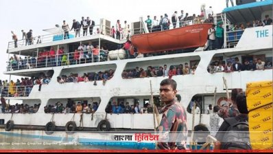 সেন্টমার্টিনগামী পর্যটকবাহী জাহাজ