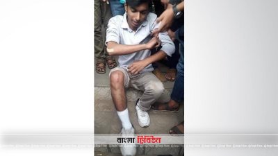 এবার জবি শিক্ষার্থীকে চলন্ত বাস থেকে ধাক্কা