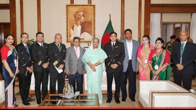 গণভবনে বিমানের পাইলট ও কেবিন ক্রু&rsquo;দের সঙ্গে প্রধানমন্ত্রীর সাক্ষাৎ