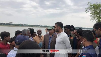 নড়াইলে জনতার মাঝে মাশরাফি
