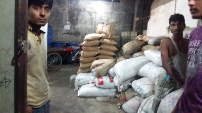 কেমিক্যাল গুদামে অভিযান