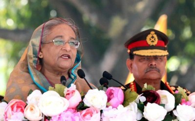 রাজশাহী ক্যান্টনমেন্টে পদক প্রদান অনুষ্ঠানে বক্তব্য রাখছেন প্রধানমন্ত্রী, ফোকাস বাংলা