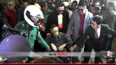 এরশাদ রংপুরে পৌছানোর পর দলের নেতাকর্মীদের সংবর্ধনা