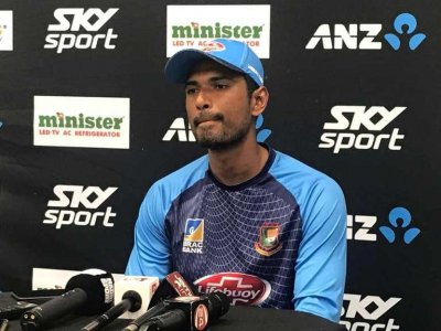 সংবাদ সম্মেলনে কথা বলছেন মাহমুদউল্লাহ