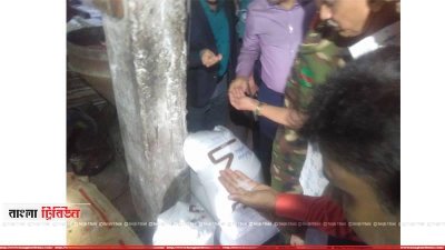 গুদামে পাওয়া প্লাস্ট্রিকের দানা