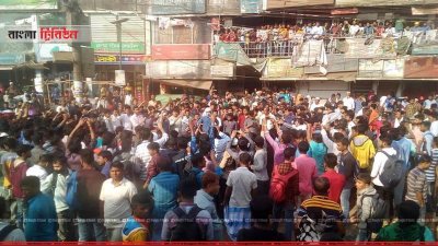 রোহিঙ্গা ক্যাম্পে এনজিওদের নিয়োগে স্থানীয়দের অগ্রাধিকারের দাবি