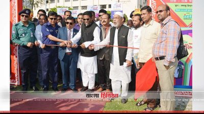 ফিতা কেটে এসএমই পণ্যমেলার উদ্বোধন (ছবি&ndash; প্রতিনিধি)
