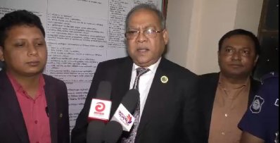 গাইবান্ধায় সাংবাদিকদের সঙ্গে কথা বলছেন ইসি