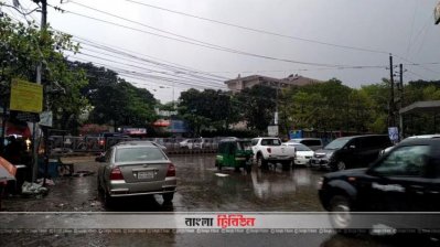 ফাল্গুনের বৃষ্টিতে জনজীবনে হঠাৎ দুর্ভোগ