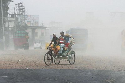 বিশ্বে বায়ু দূষণের শীর্ষে বাংলাদেশ