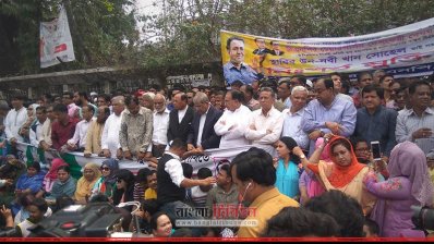 খালেদা জিয়ার মুক্তি ও সুচিকিৎসার দাবিতে বিএনপির মানববন্ধন