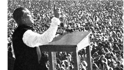 ১৯৭১ সালের ৭ মার্চ রেসকোর্স ময়দানে ভাষণ দেন বঙ্গবন্ধু শেখ মুজিবুর রহমান