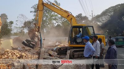হাটহাজারীতে ৪০টি অবৈধ স্থাপনা উচ্ছেদ
