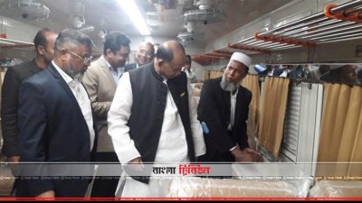 সৈয়দপুর রেলওয়ে কারখানায় রেলপথমন্ত্রী নূরুল ইসলাম সুজন (ছবি&ndash; প্রতিনিধি)