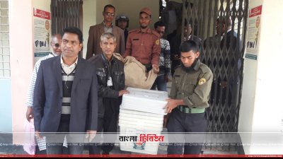 বিভিন্ন কেন্দ্রে যাচ্ছে সরঞ্জামাদি
