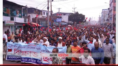 খুলনায় পাটকল শ্রমিকদের বিক্ষিভ মিছিল