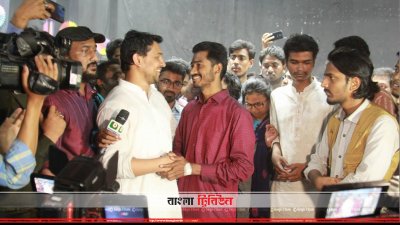 কোলাকুলি করেন রেজওয়ানুল হক চৌধুরী শোভন ও নুরুল হক নুর