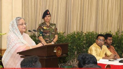 ডাকসু ও হল সংসদ নেতাদের উদ্দেশে বক্তব্য রাখছেন প্রধানমন্ত্রী