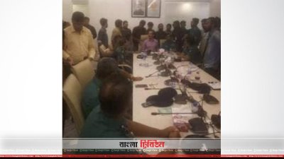 ডিএনসিসি কার্যালয়ে শিক্ষার্থীদের সঙ্গে মেয়রের বৈঠক