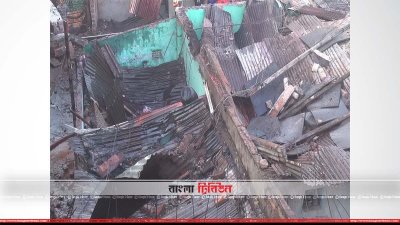 ভবন ভেঙে নিচের পরে ২০টি টিন সেড ঘর ও দোকান ভেঙে গেছে 