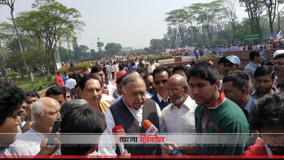 সাংবাদিকদের সঙ্গে আলাপকালে ড. কামাল হোসেন