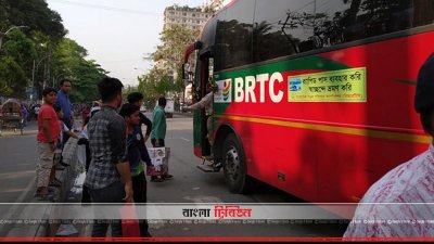 যাত্রীদের যত্রতত্র ওঠা-নামা করতে দেখা গেছে
