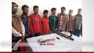 গ্রেফতার তিন