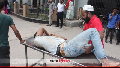 সড়ক দুর্ঘটনায় আহতদের যশোর জেনারেল হাসপাতালে নেওয়া হয়েছে